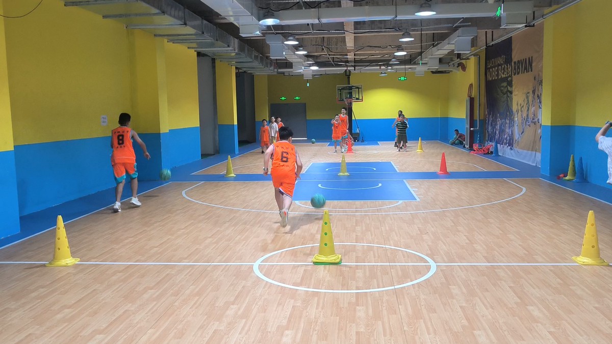 小学生篮球训练课视频讲解